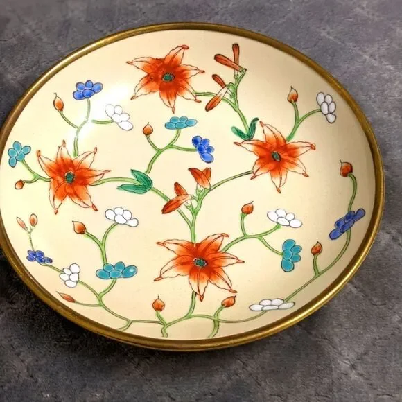 Vintage 79/80 Hand Painted Porcelain Dish with Brass Bottom Made in Hong Kong - Picture 15 of 15